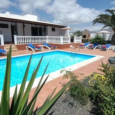 Casa Jordania - 4 Bedroom - Great Gated Pool Area - Perfect For Families With Young Children Vila Playa Blanca (Lanzarote)