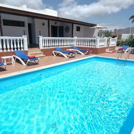 Villa Casa Jordania - 4 Bedroom - Great Gated Pool Area - Perfect For Families With Young Children